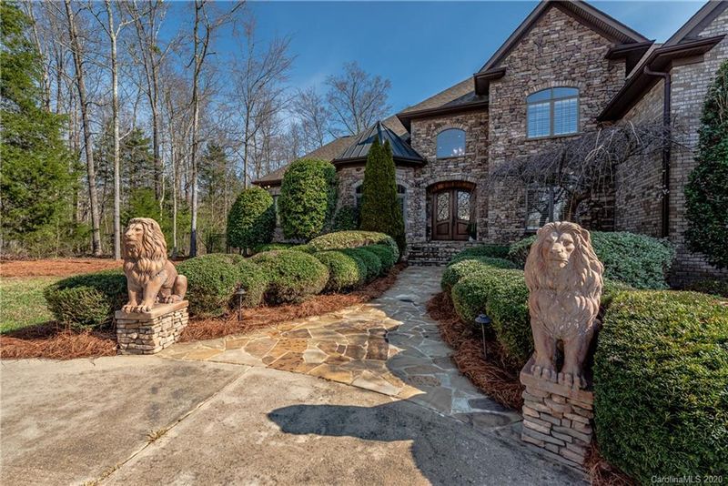 204 Chaucer Ln, Matthews, NC 28104