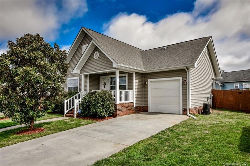 811 4th St, Statesville, NC 28677