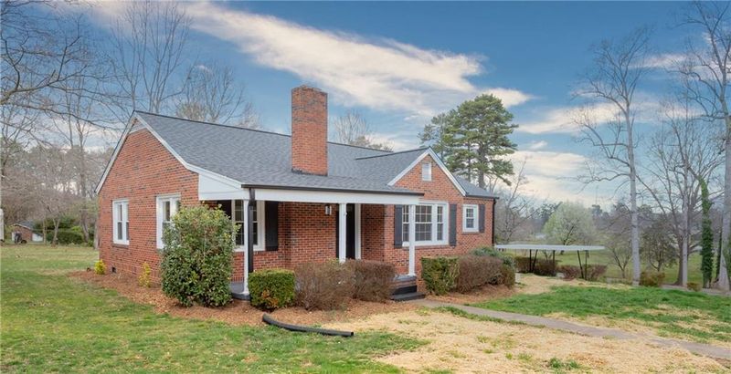1219 7th St NE, Hickory, NC 28601