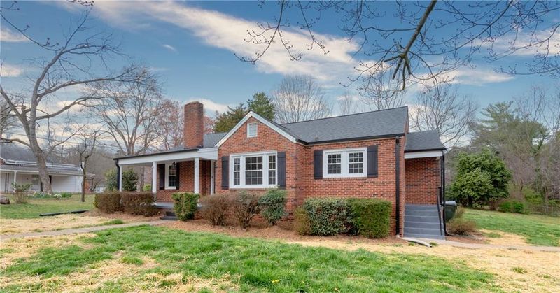 1219 7th St NE, Hickory, NC 28601