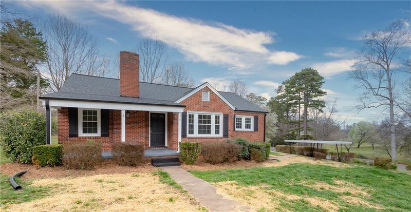 1219 7th St NE, Hickory, NC 28601