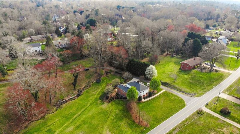 511 39th Avenue Dr NW, Hickory, NC 28601