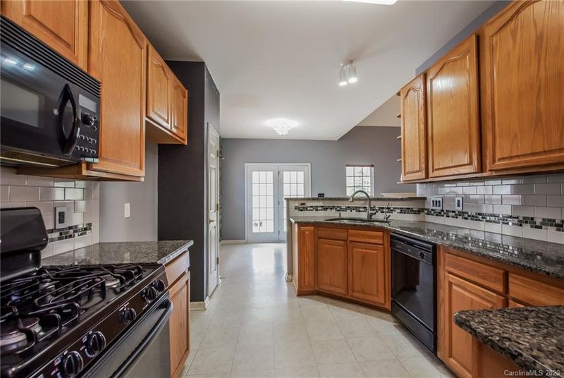 216 Leafmore Ct, Waxhaw, NC 28173