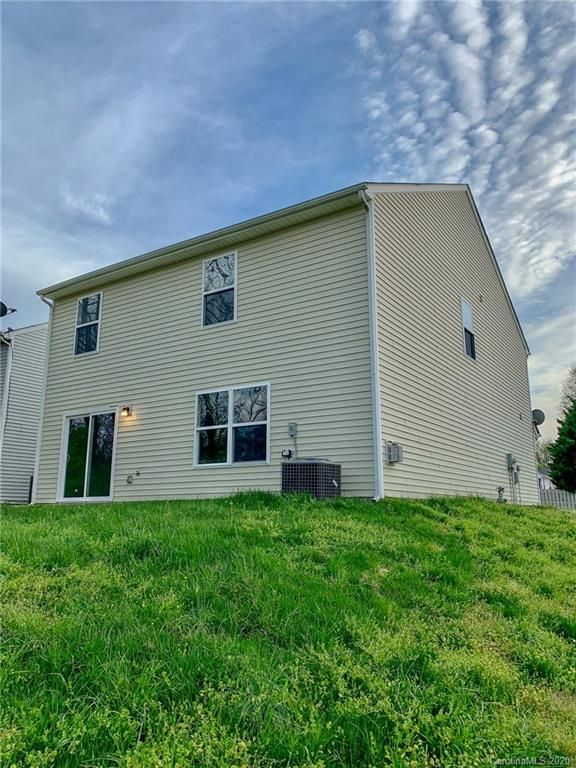 5625 Wallace Cabin Dr, Charlotte, NC 28212