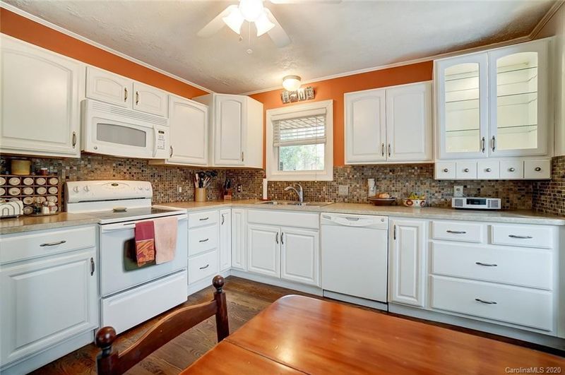 713 Manhasset Rd, Charlotte, NC 28209