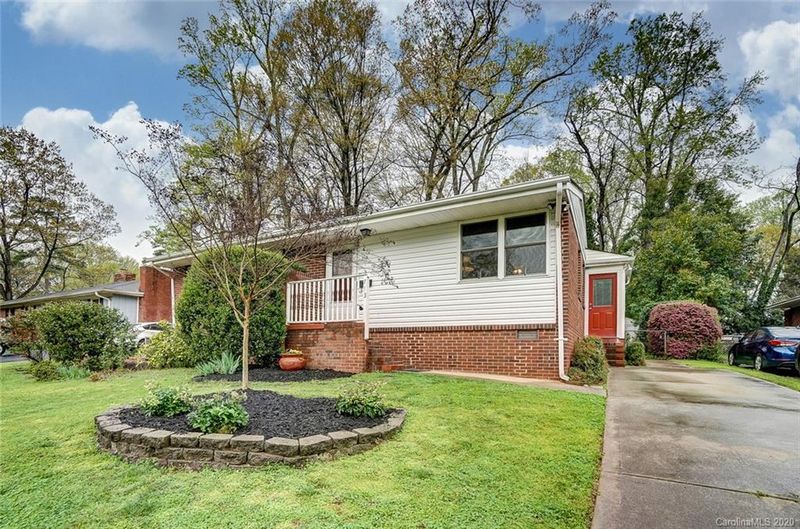713 Manhasset Rd, Charlotte, NC 28209