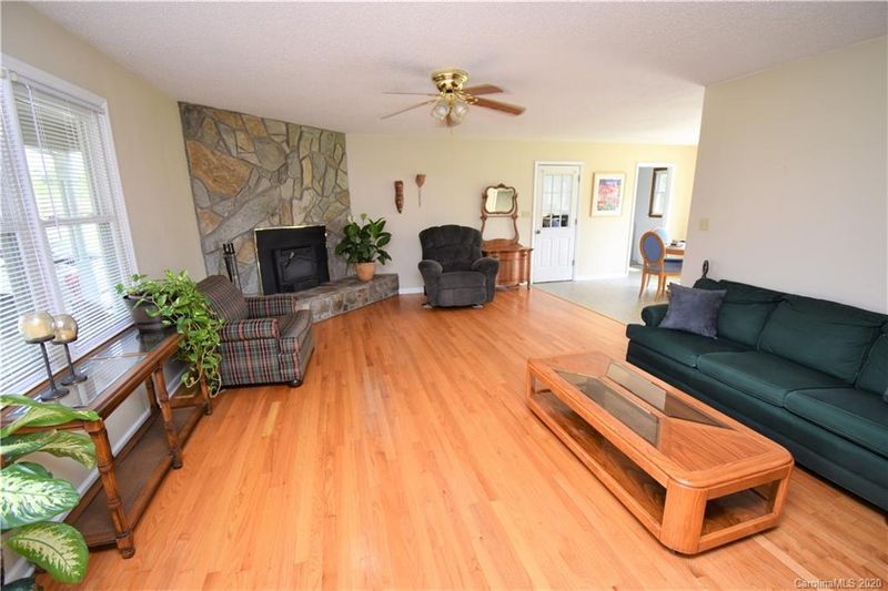 2070 Wt Carpenter Dr, Lincolnton, NC 28092