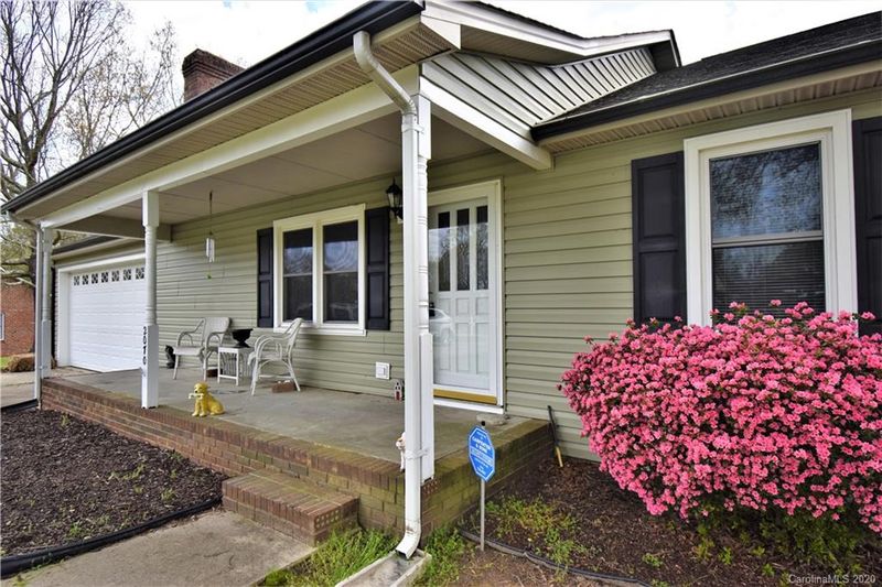 2070 Wt Carpenter Dr, Lincolnton, NC 28092