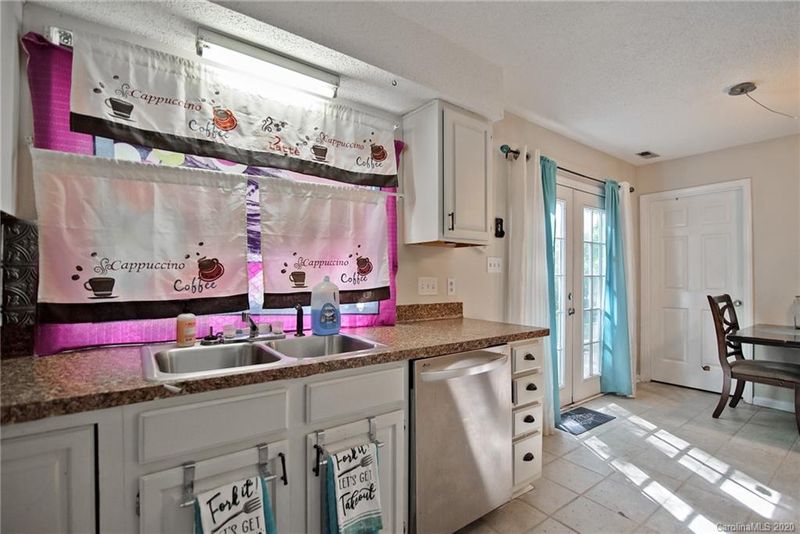 2012 Mary Ann Dr, Charlotte, NC 28214