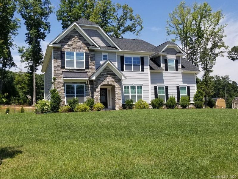 4122 Nottaway Place Dr, Matthews, NC 28105
