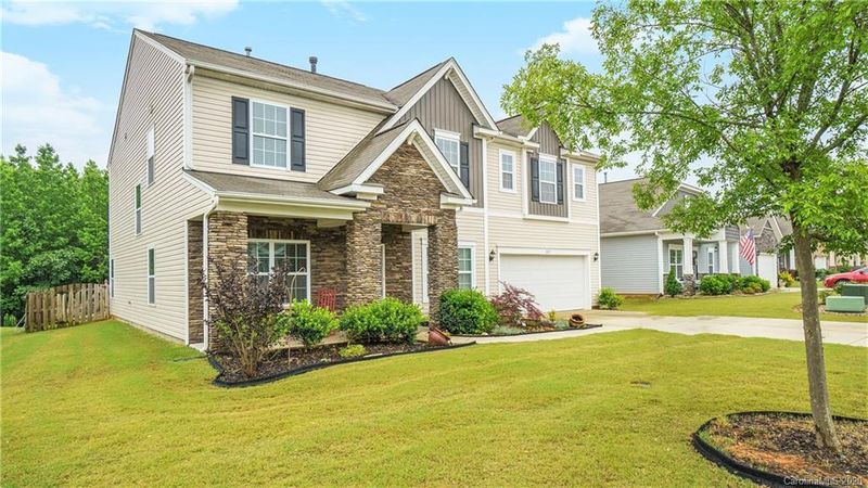 1713 Yellow Daisy Dr, Matthews, NC 28104
