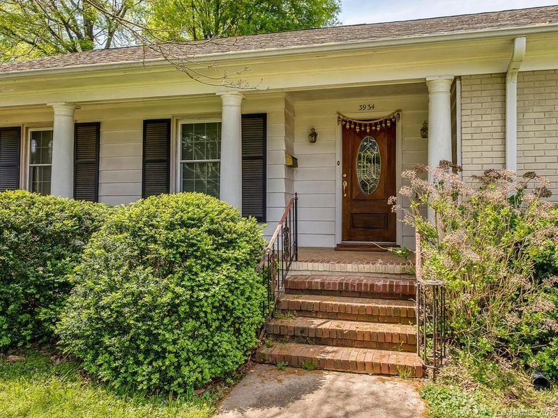 3934 Barclay Downs Dr, Charlotte, NC 28209
