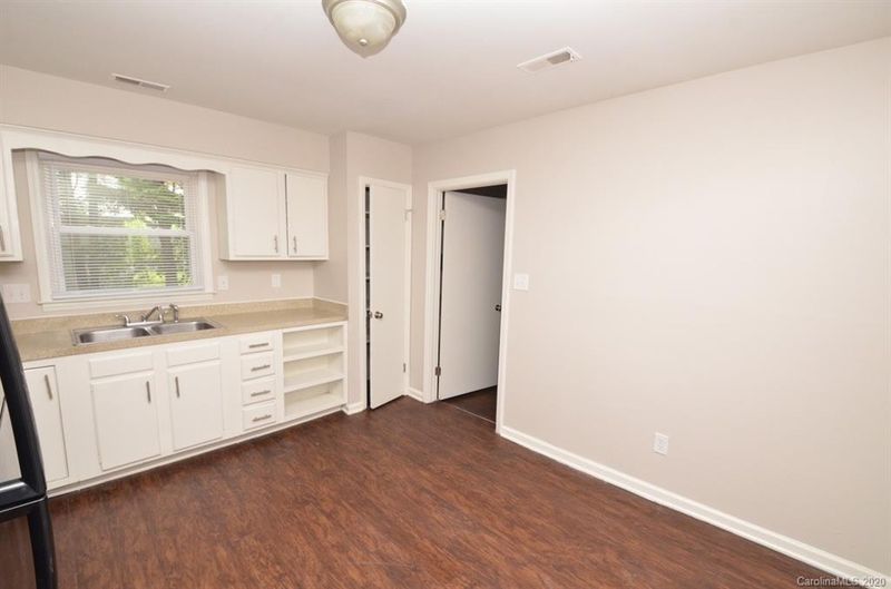 5312 Winterhaven Dr, Charlotte, NC 28212