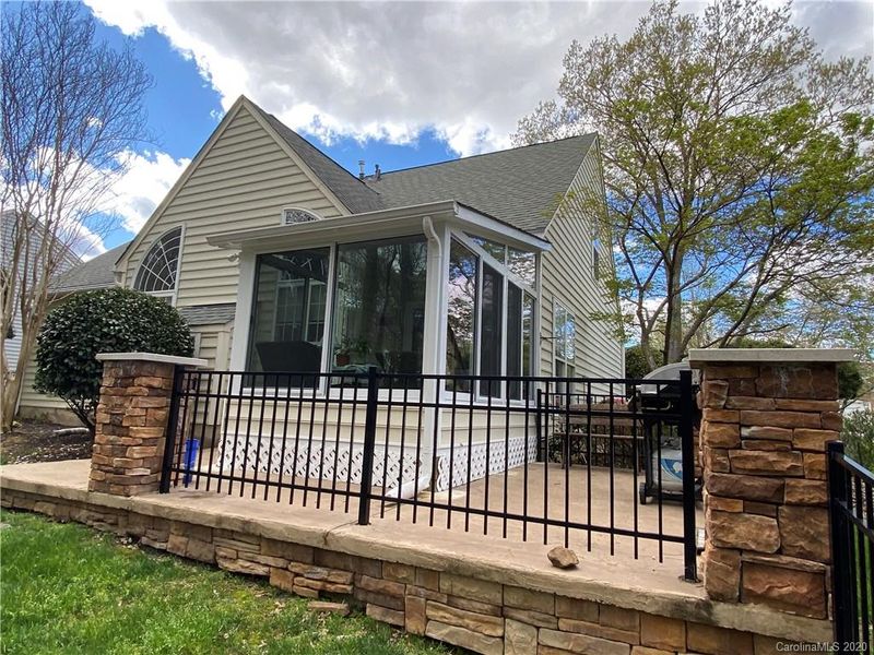 6031 Creekview Ct, Harrisburg, NC 28075