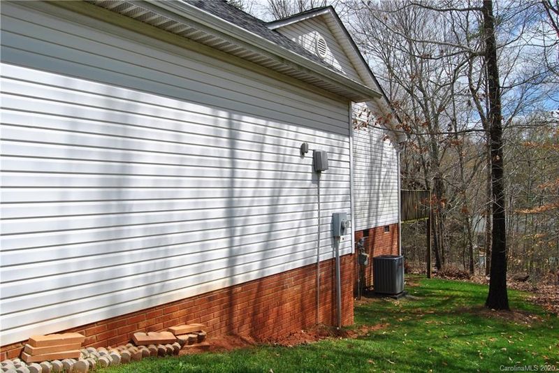 1291 Laurel Woods Dr, Gastonia, NC 28052