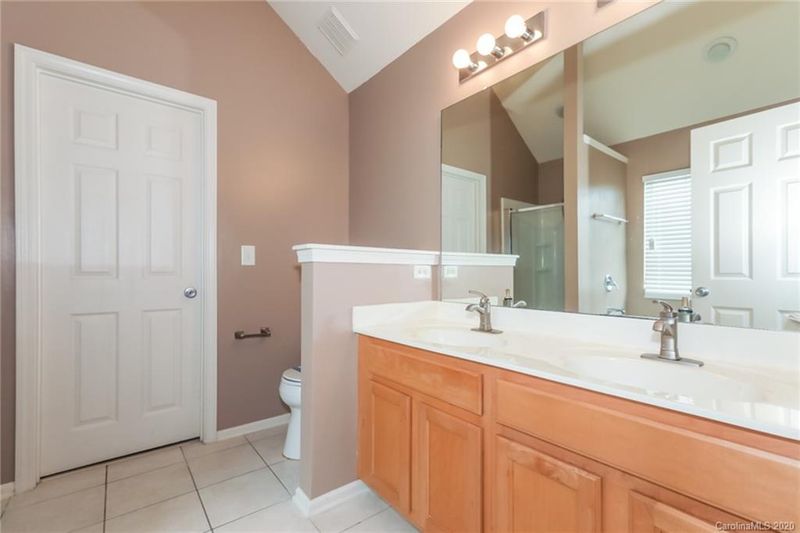5804 Parkstone Dr, Matthews, NC 28104