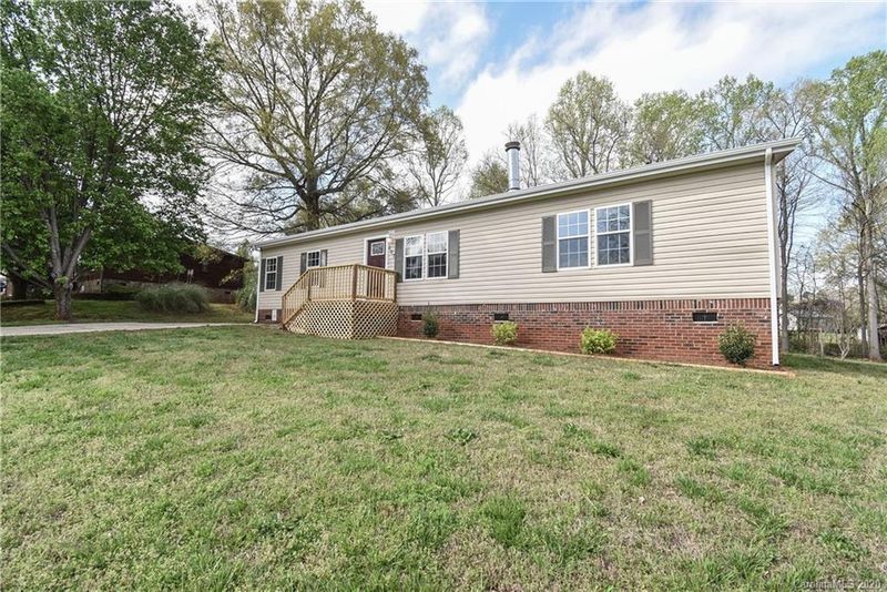 207 Southbourne Ct, Mount Holly, NC 28120