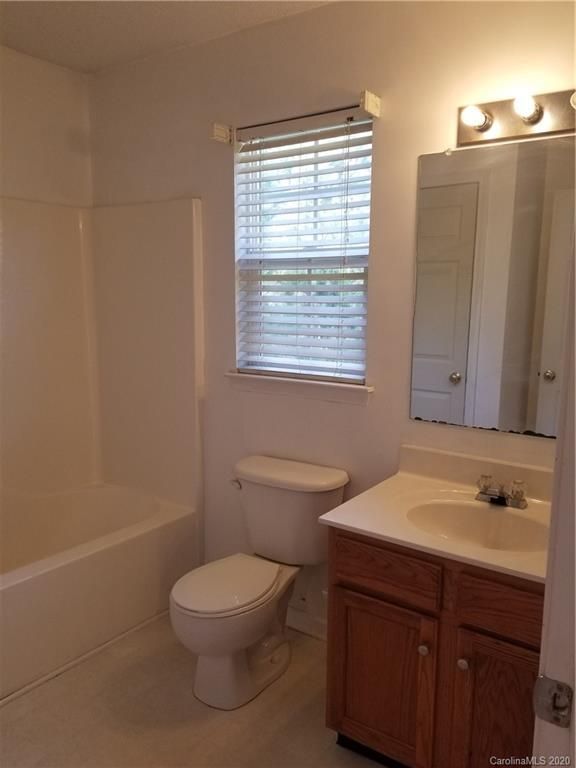1501 Summit Ridge Ln, Kannapolis, NC 28083