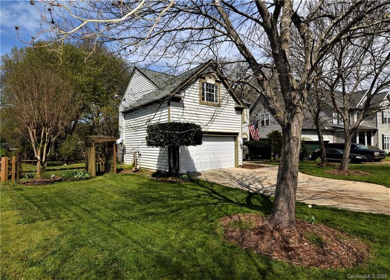 230 Aylesbury Ln, Indian Trail, NC 28079