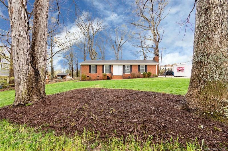 402 White Oak Ln, Matthews, NC 28104