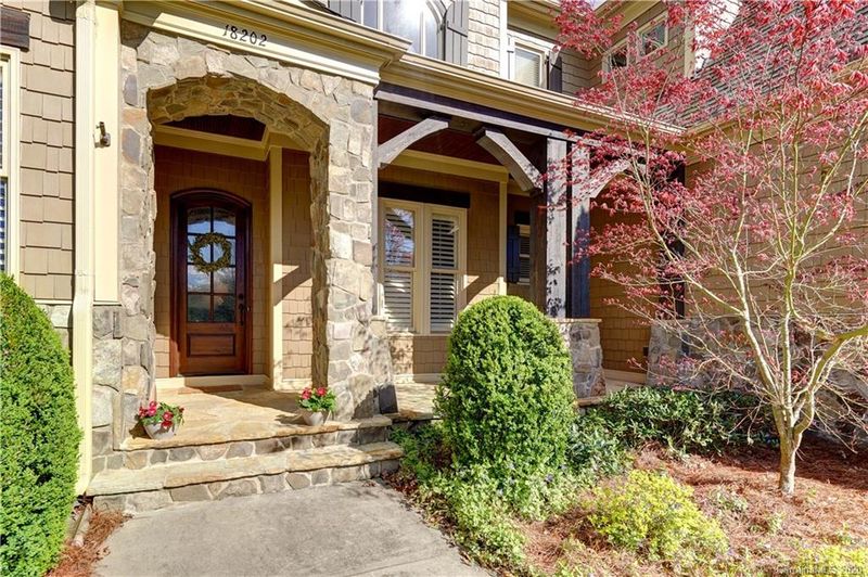 18202 Old Arbor Ct, Davidson, NC 28036