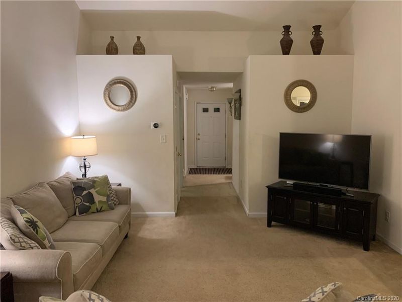8142 Belmont Stables Dr, Charlotte, NC 28216