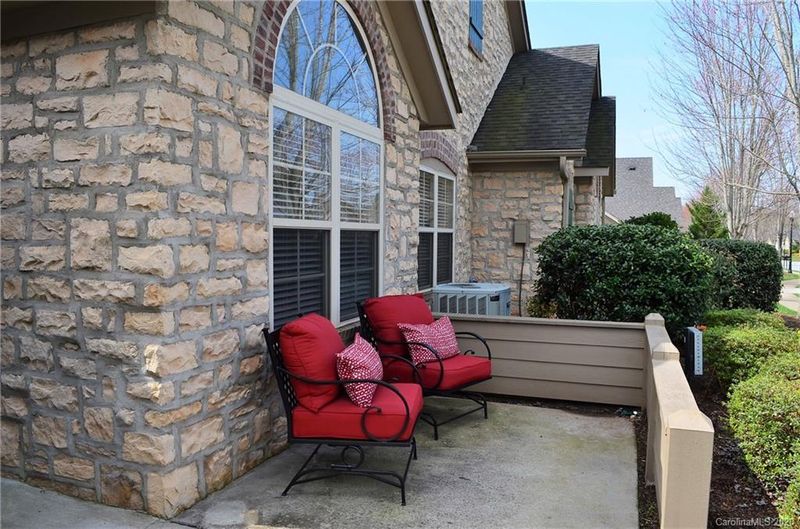 812 Wynnshire Dr #C, Hickory, NC 28601