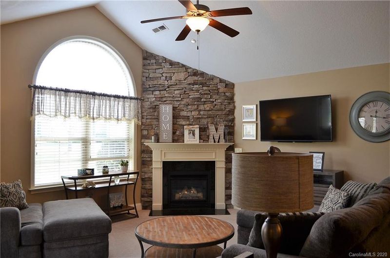 812 Wynnshire Dr #C, Hickory, NC 28601