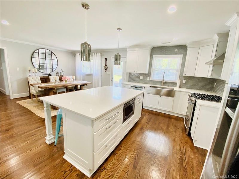 4300 Walker Rd, Charlotte, NC 28211