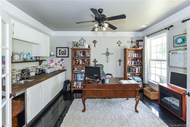 2114 Oakcliffe Ct, Harrisburg, NC 28075