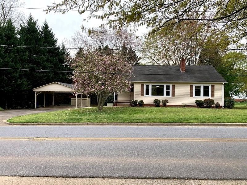 328 19th Ave NE, Hickory, NC 28601