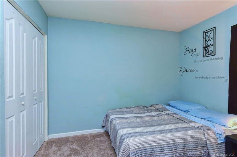 8213 Wallace Glen Dr, Charlotte, NC 28212