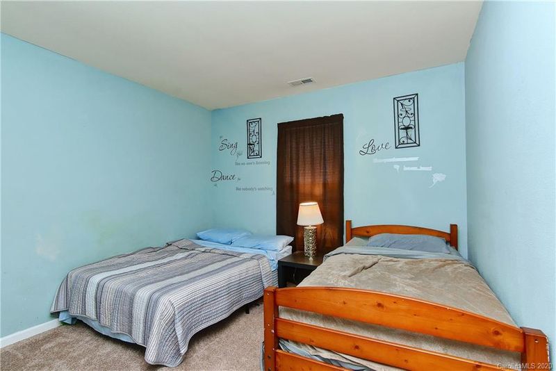 8213 Wallace Glen Dr, Charlotte, NC 28212