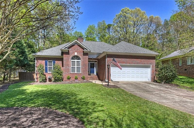 6915 Pleasant Dr, Charlotte, NC 28211