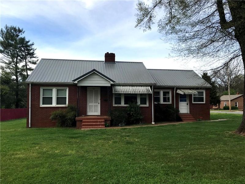 202 21st St, Newton, NC 28658