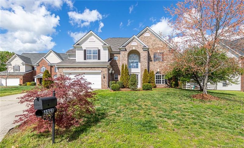 4960 Riverview Dr, Harrisburg, NC 28075