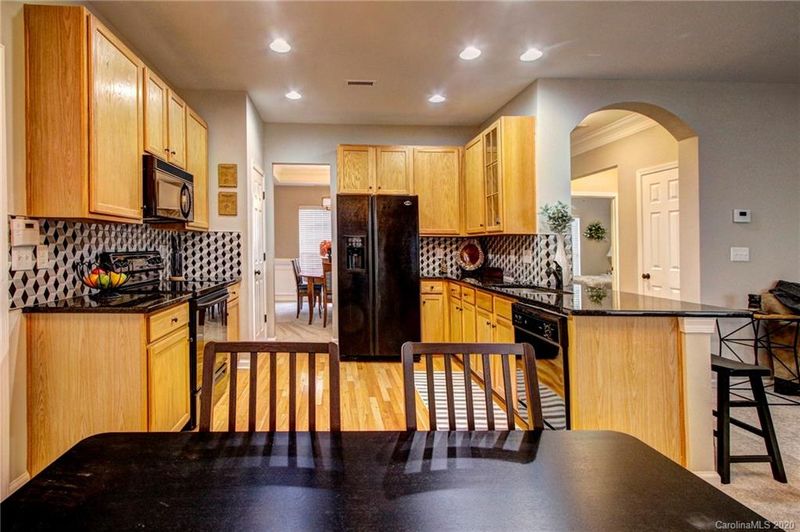 8844 Cavonnier Ln, Charlotte, NC 28216