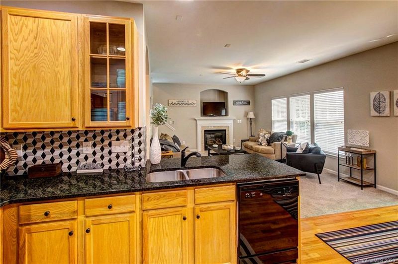 8844 Cavonnier Ln, Charlotte, NC 28216