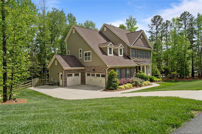 560 Oak Forest Ln, Fort Mill, SC 29715