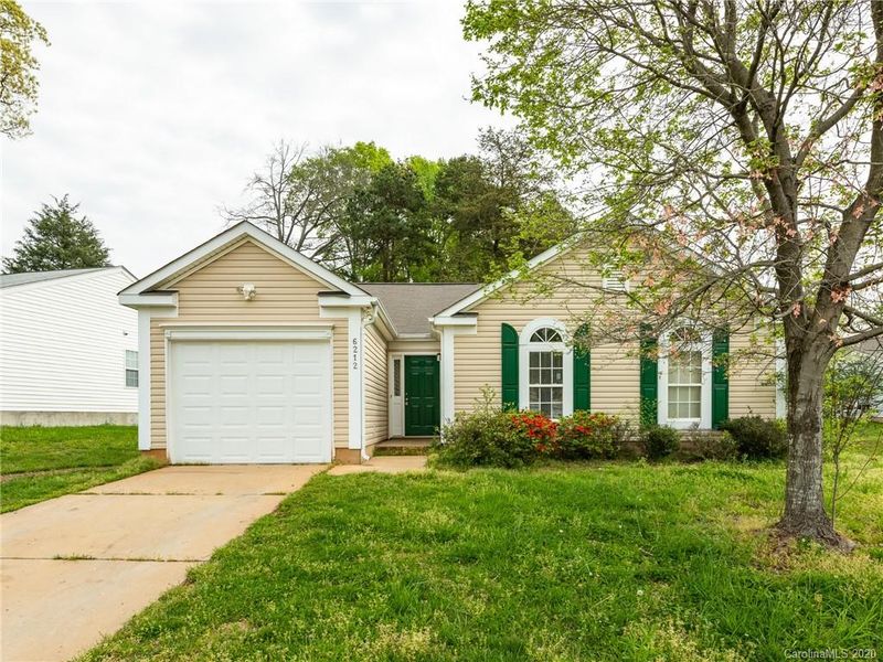 6212 Foster Brook Dr, Charlotte, NC 28216