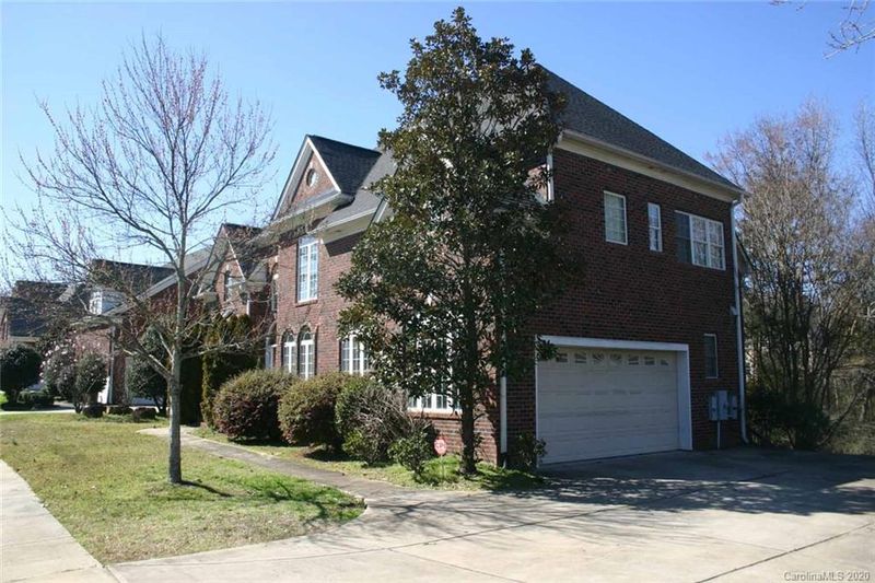 1318 Bershire Ln, Charlotte, NC 28262