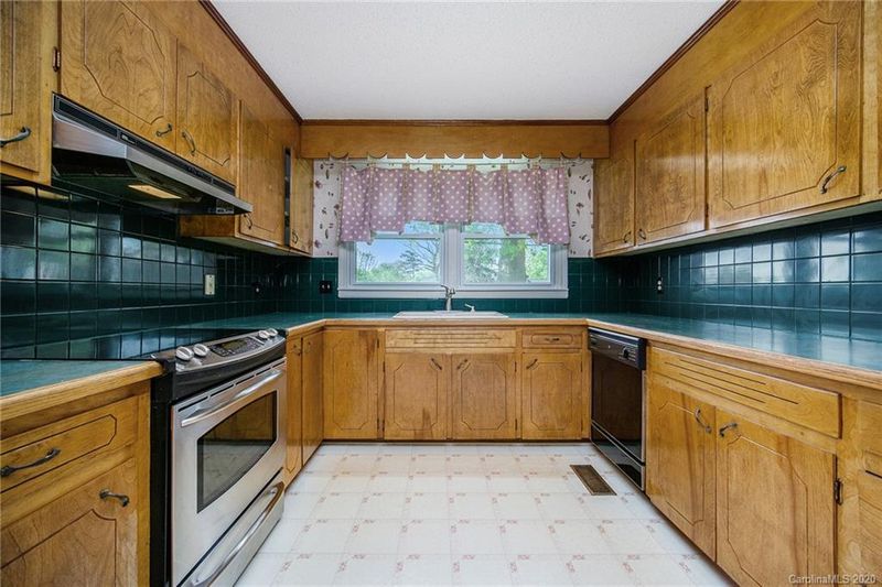 3244 Gardner Park Dr, Gastonia, NC 28054