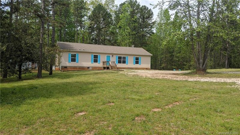 1260 Smith Woods Ln, Hickory Grove, SC 29717