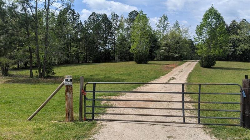 1260 Smith Woods Ln, Hickory Grove, SC 29717