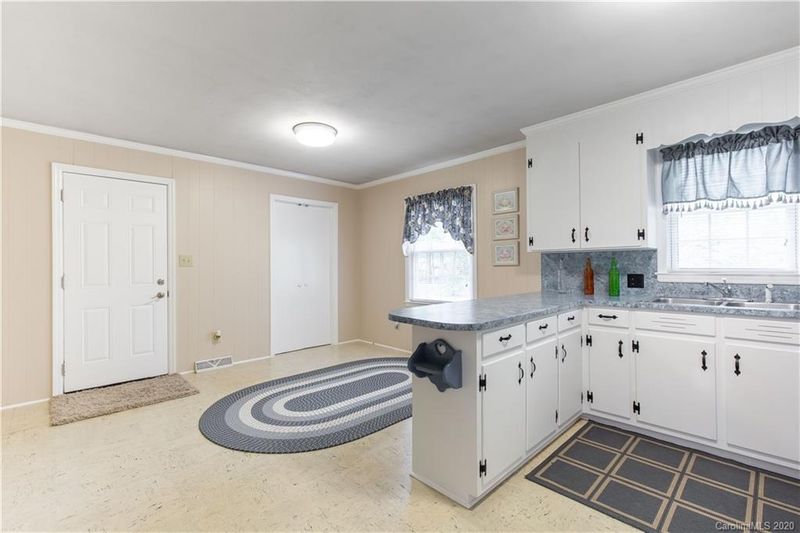 2164 Florence Cir, Lancaster, SC 29720