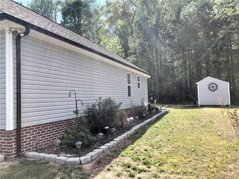 1375 Poplar Glen Dr, Kannapolis, NC 28083