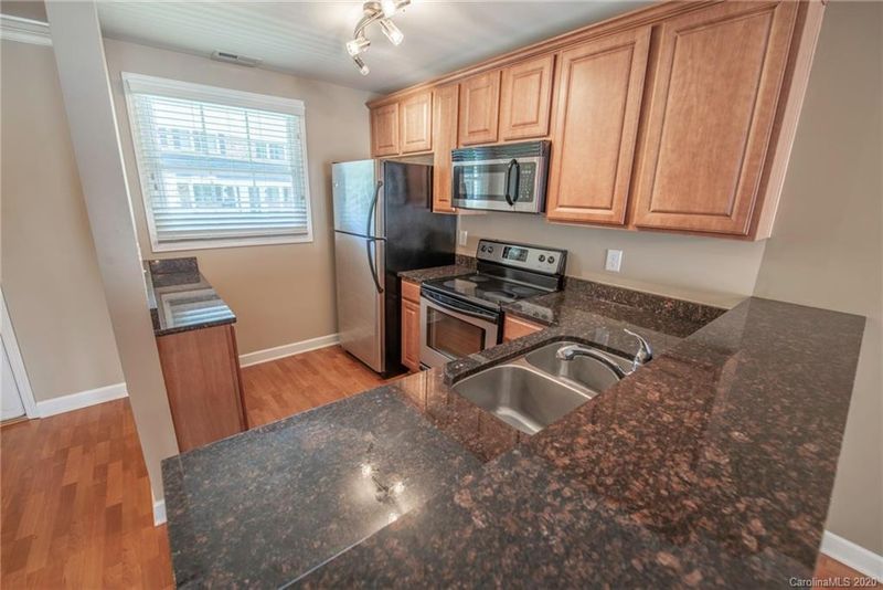 1344 Green Oaks Ln #I, Charlotte, NC 28205