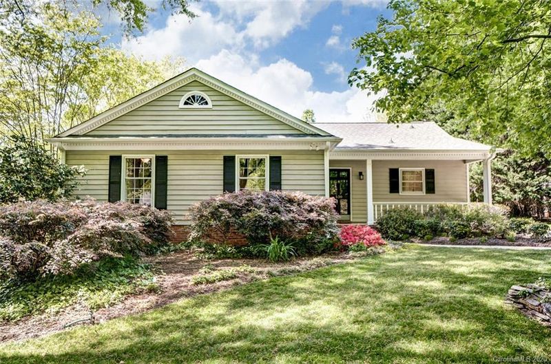 530 Heathermoor Ct, Charlotte, NC 28209