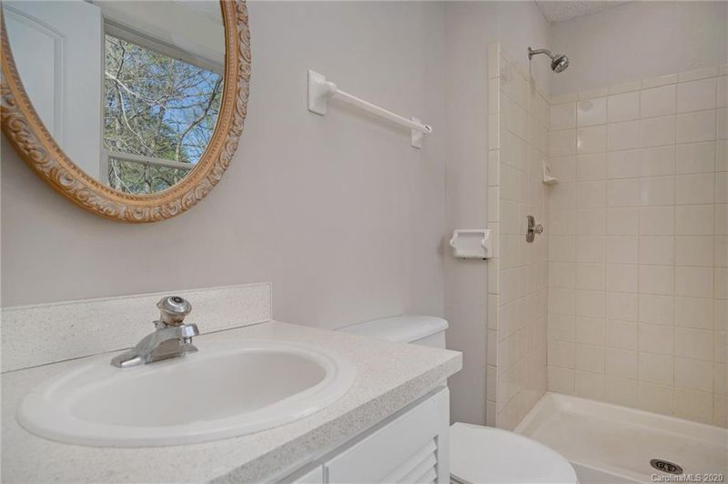 615 Regency Dr, Charlotte, NC 28211
