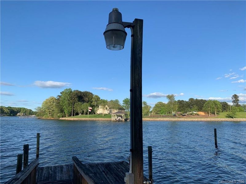 2738 Harbour Pointe Ct, Sherrills Ford, NC 28673